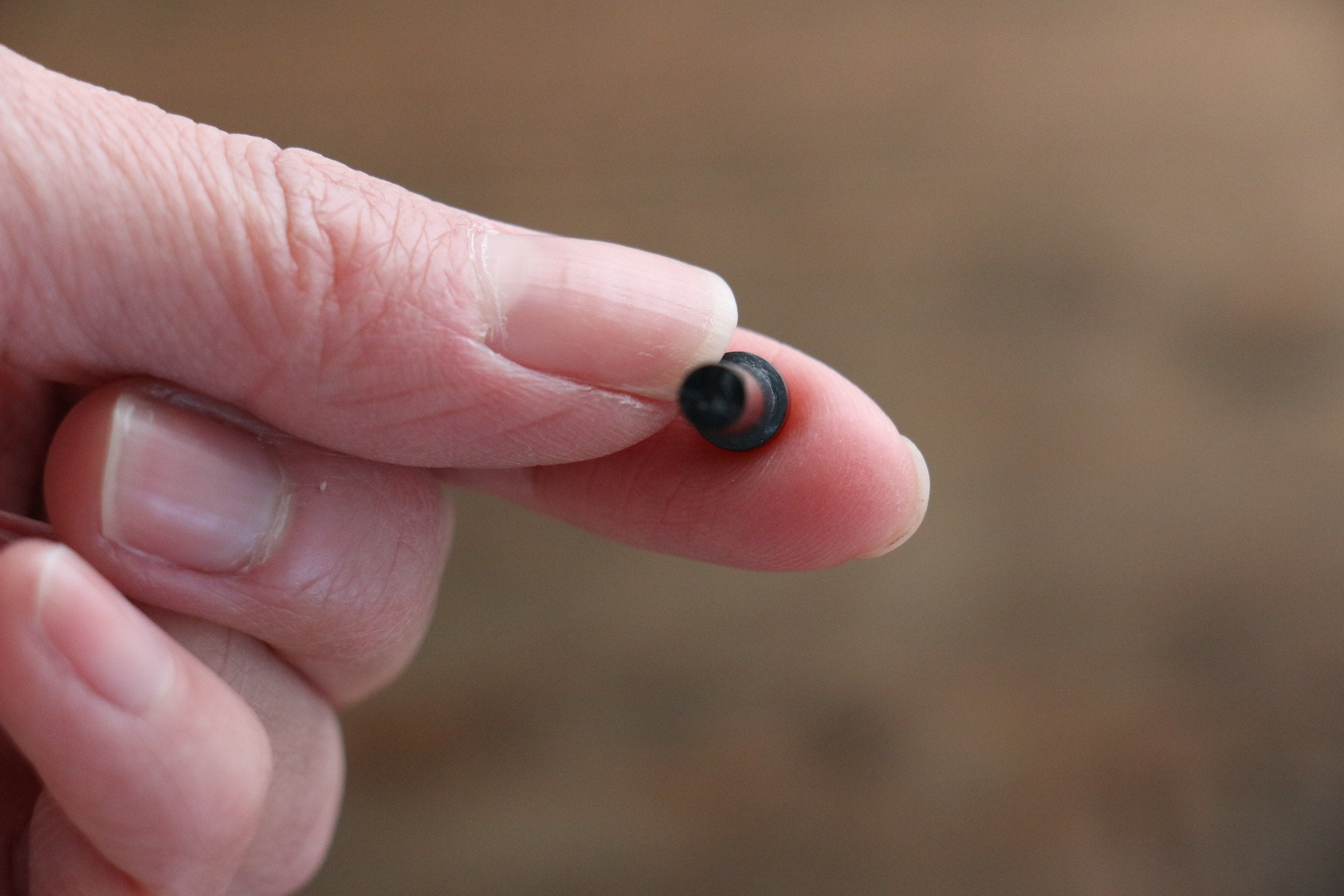刀鞘安全栓 合成木 15mm x 4mm - 清助刃物