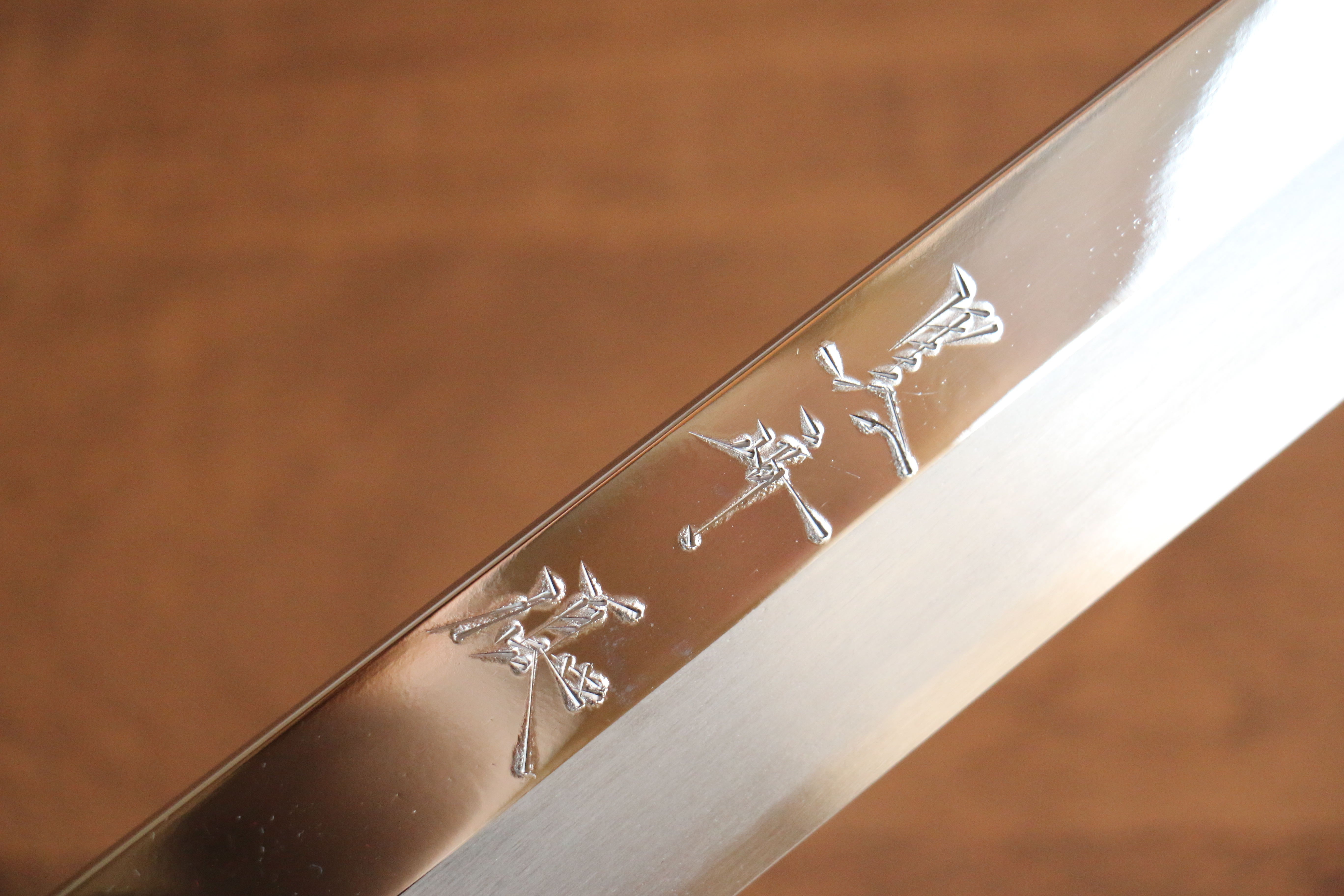 黑崎 優 青鋼二號 鏡面處理 柳刃  300mm 花梨木（兩側帶水牛環型設計） 握把 附刀鞘 - 清助刃物